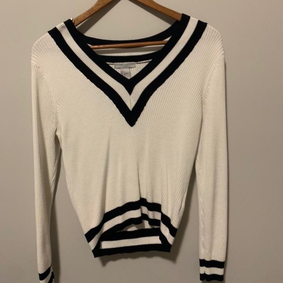 H&M V-Neck Sweater - Picture 2 of 3